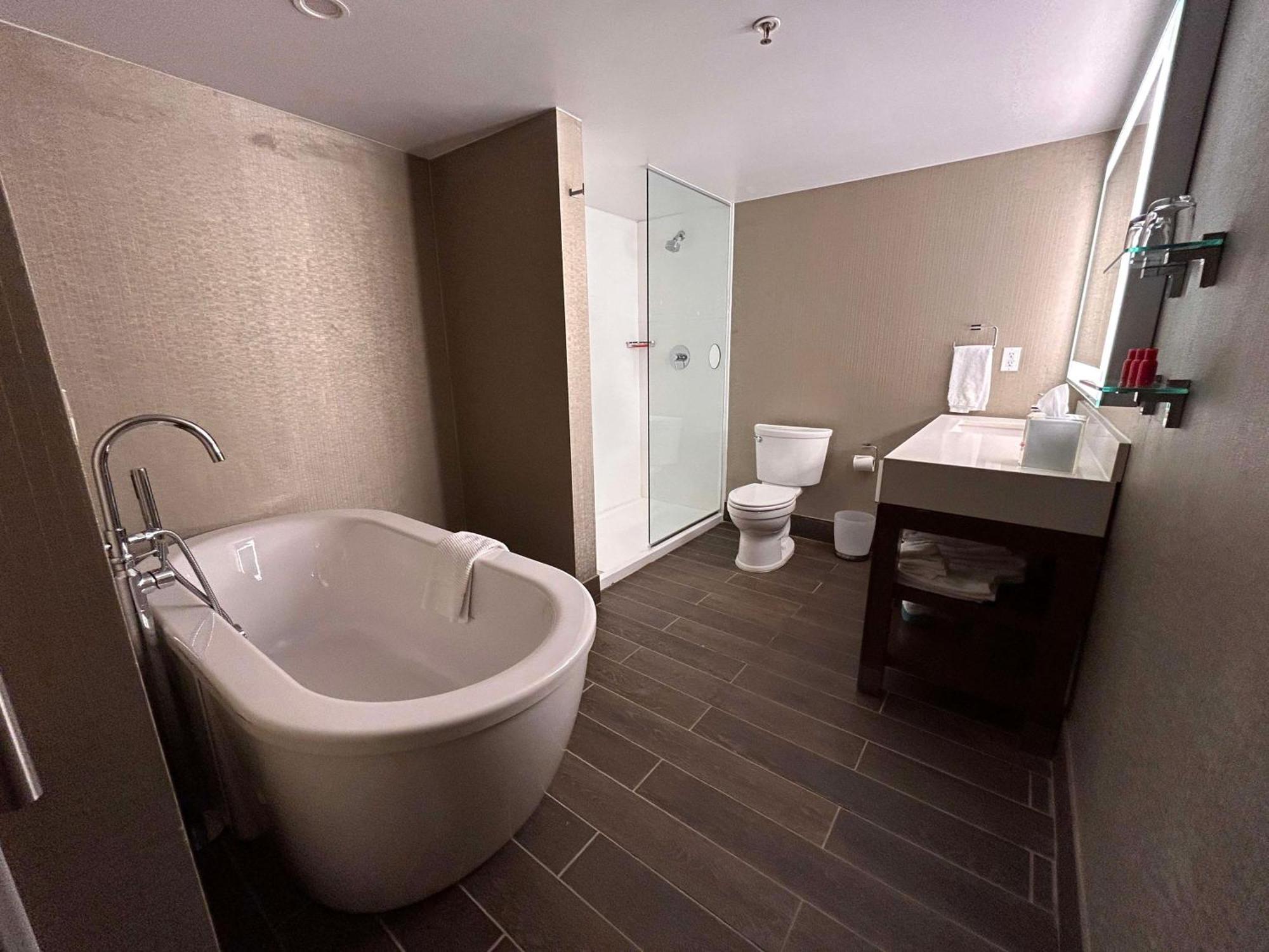 Skyline Hotel Detroit Airport, Surestay Collection By Best Western Romulus Exterior foto