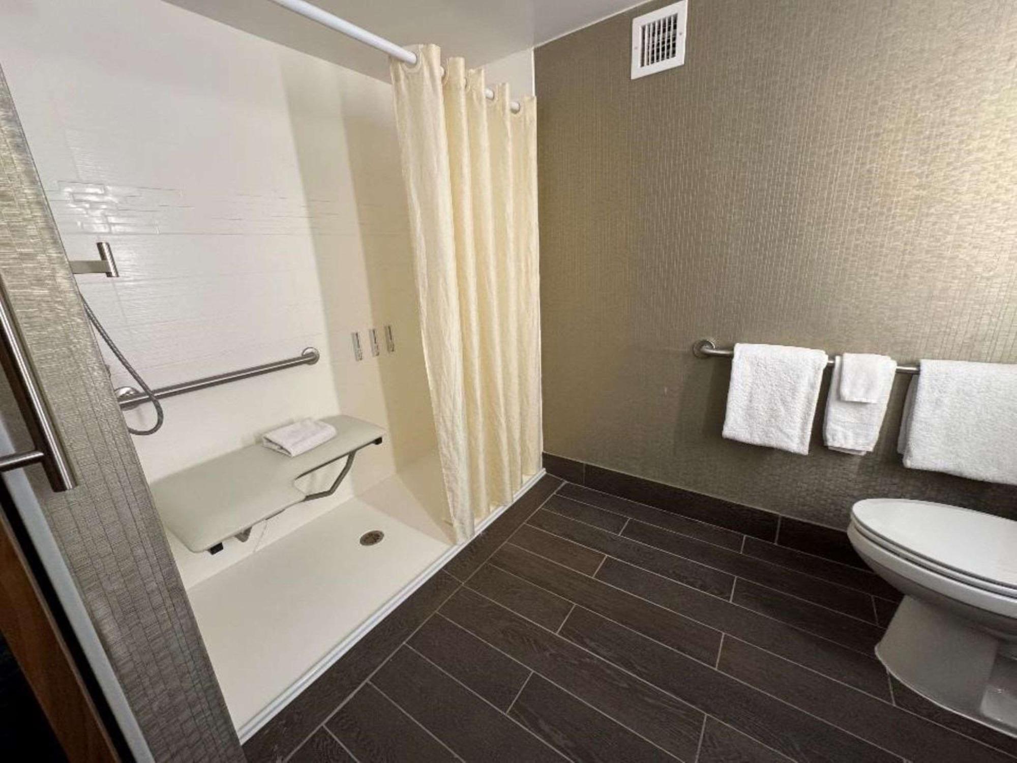 Skyline Hotel Detroit Airport, Surestay Collection By Best Western Romulus Exterior foto