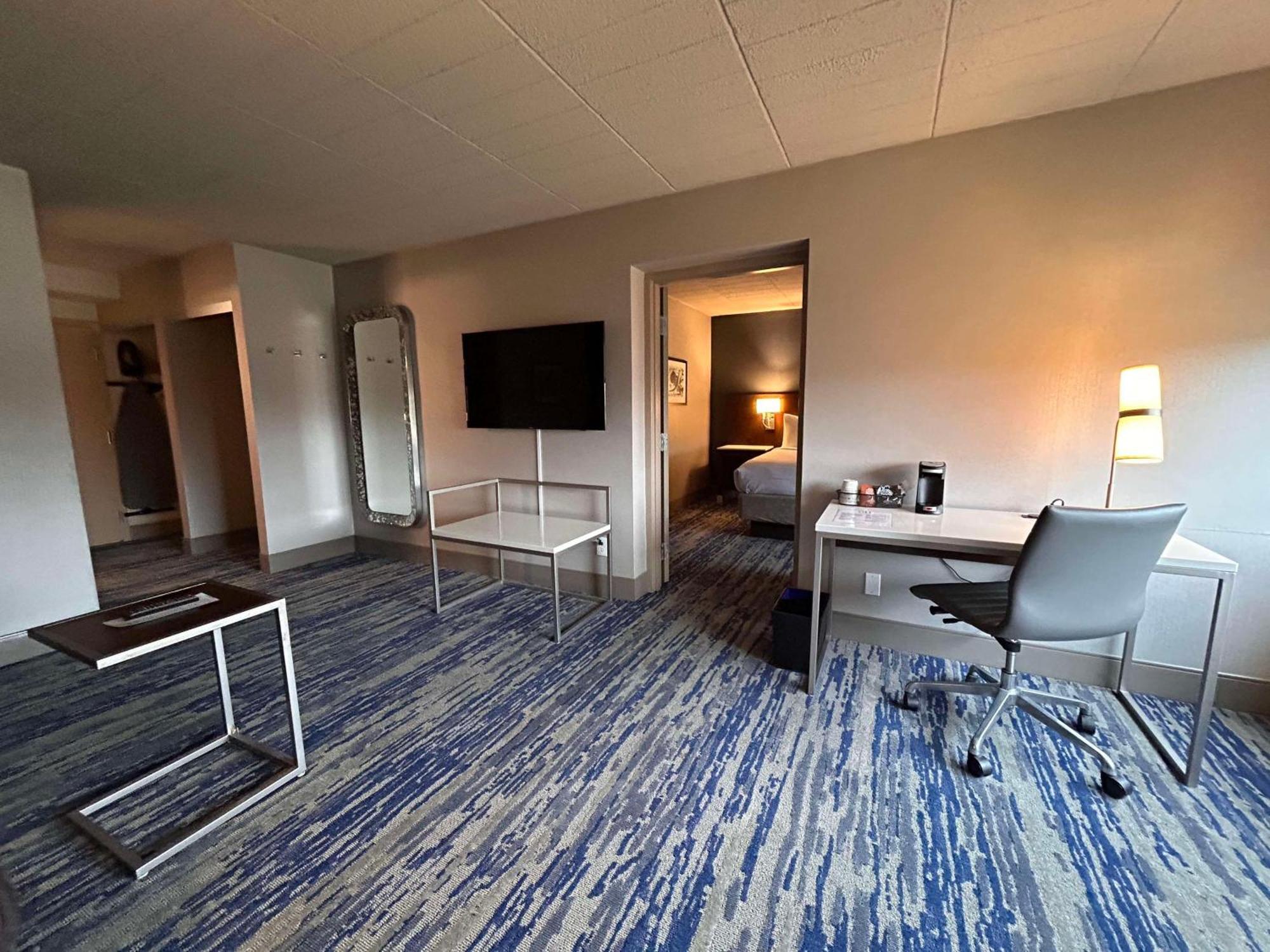 Skyline Hotel Detroit Airport, Surestay Collection By Best Western Romulus Exterior foto