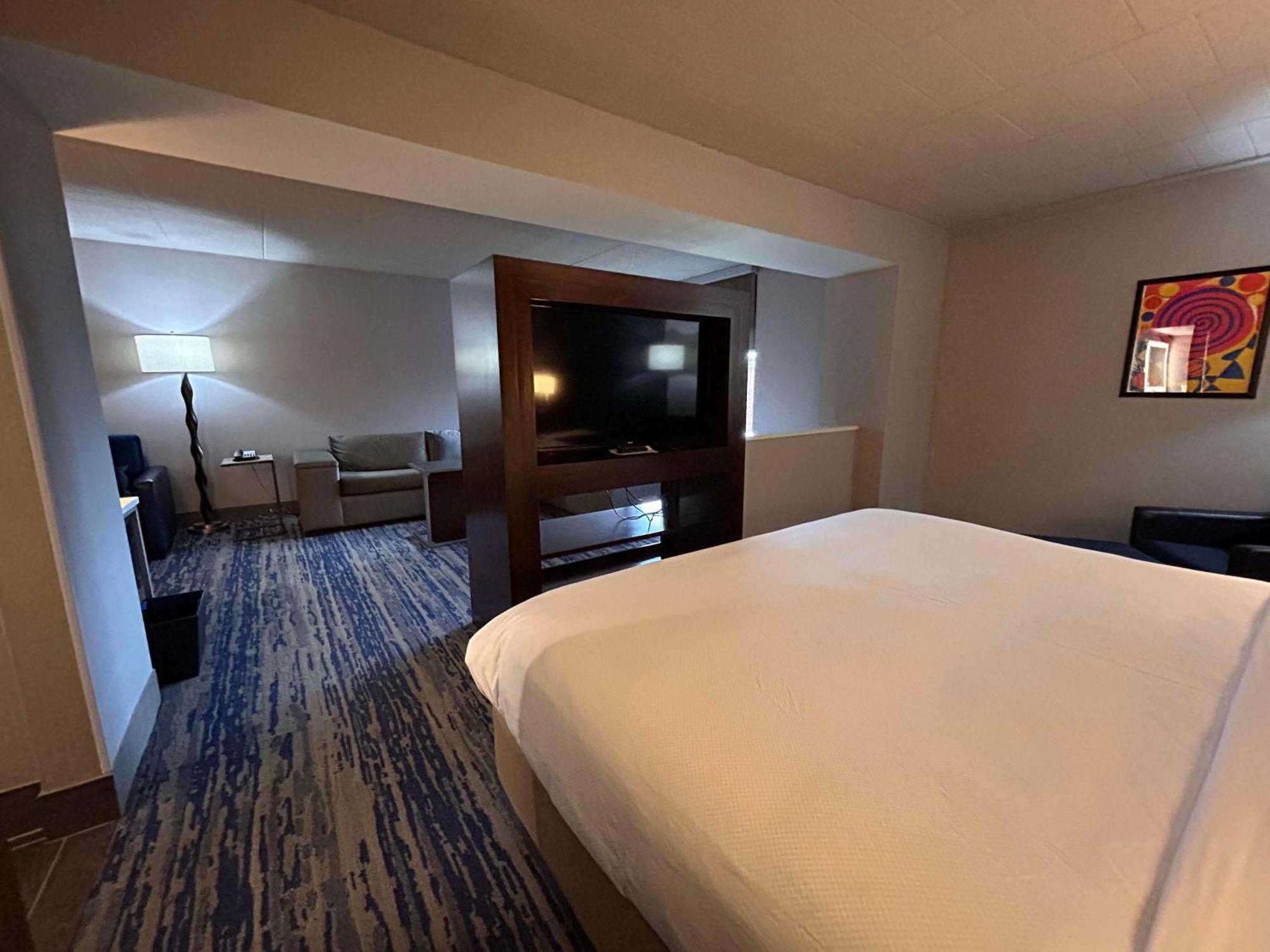 Skyline Hotel Detroit Airport, Surestay Collection By Best Western Romulus Exterior foto